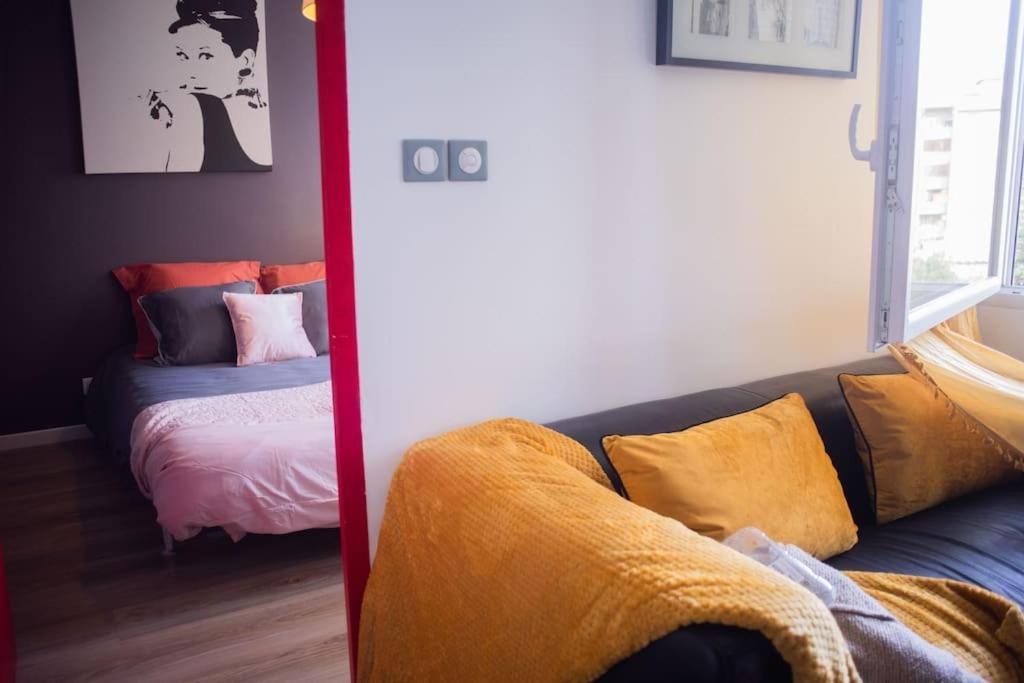 T2 Cosy & Moderne Avec Parking Prive Gratuit A Villeurbanne Exterior foto